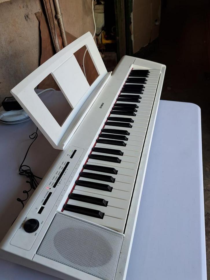 Yamaha Digitale Piano - Perfect voor Beginners!, Muziek en Instrumenten, Keyboards, Zo goed als nieuw, 61 toetsen, Yamaha, Aanslaggevoelig