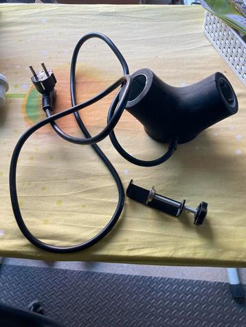 Bureau stopcontacten met twee usb-A en met klem beschikbaar voor biedingen