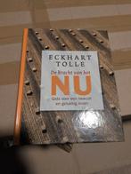 De Kracht van het Nu - Eckhart Tolle, Achtergrond en Informatie, Spiritualiteit algemeen, Ophalen of Verzenden, Zo goed als nieuw