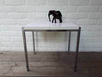 Vintage retro bijzettafel Pastoe gemerkt wit metalen pootjes beschikbaar voor biedingen