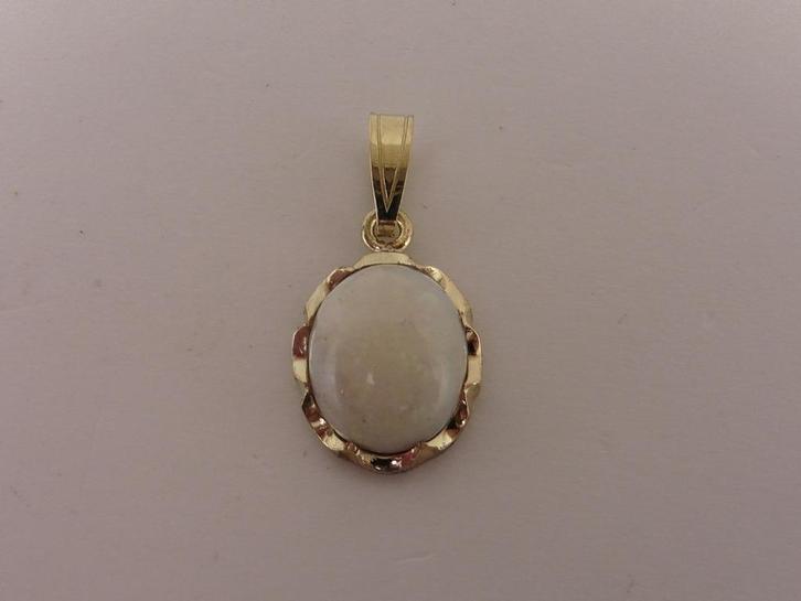 Gouden hanger met melkopaal                             G115, Sieraden, Tassen en Uiterlijk, Kettinghangers, Gebruikt, Goud, Overige kleuren