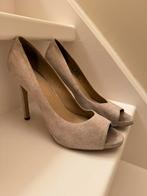 Suède Peeptoes Hakken - Maat 36,5, Ophalen, Gedragen, Beige, Pumps