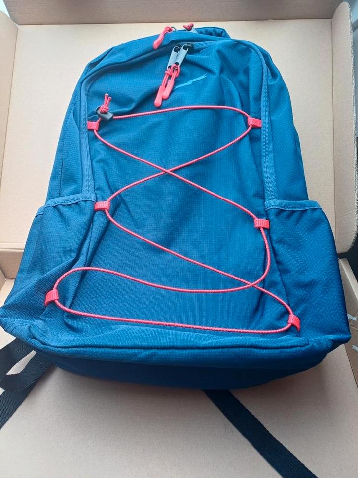 Blauwe Rugzak met Rode Details Postcodeloterij, Sieraden, Tassen en Uiterlijk, Tassen | Rugtassen, Nieuw, Overige merken, 25 tot 40 cm