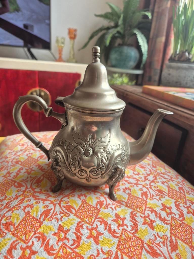 Verzilverde Arabische theepot met decoratie, Ophalen of Verzenden, Zilver