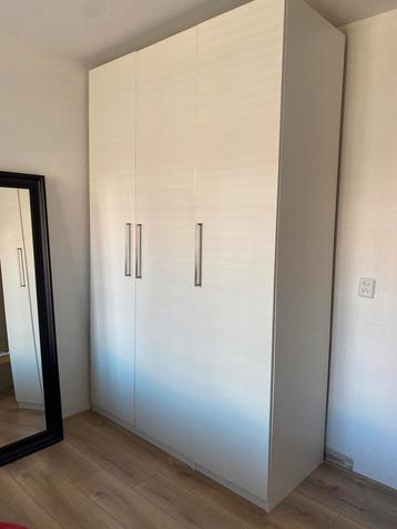 Ikea Pax hooglans wit 3 deuren met greep 229 cm hoog