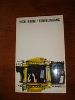 "Toneelingang" Vicki Baum, Ophalen of Verzenden, Zo goed als nieuw, Nederland