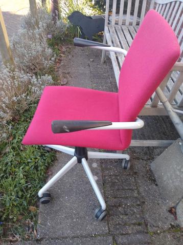 Bureau stoel gratis beschikbaar voor biedingen
