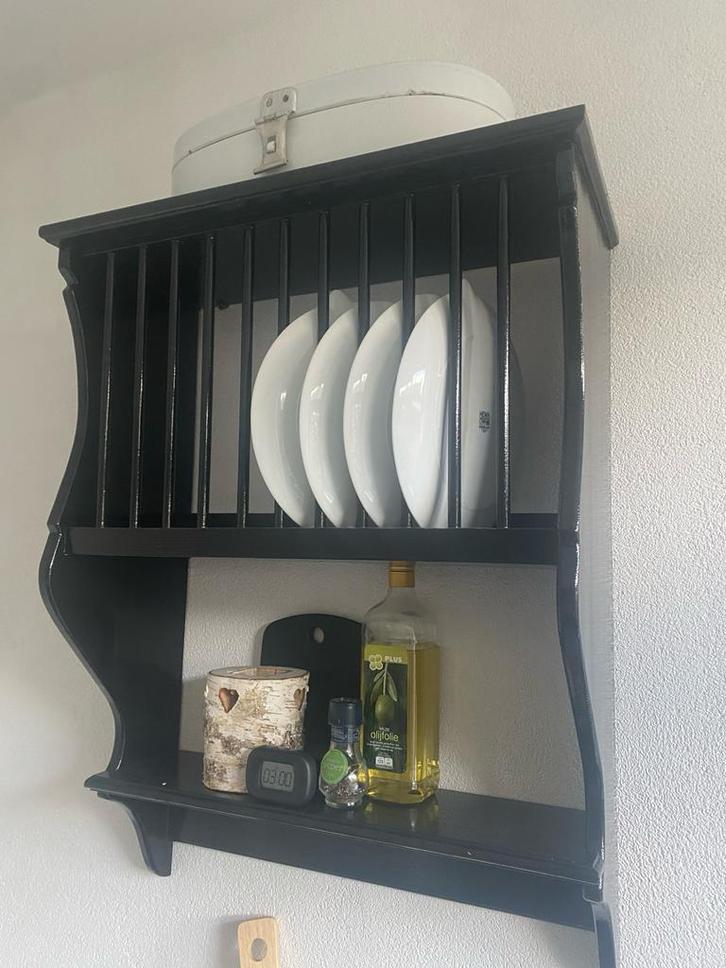 Oud zwart bordenrek, grenen., Huis en Inrichting, Kasten | Boekenkasten, Gebruikt, Minder dan 50 cm, Minder dan 100 cm, Minder dan 25 cm