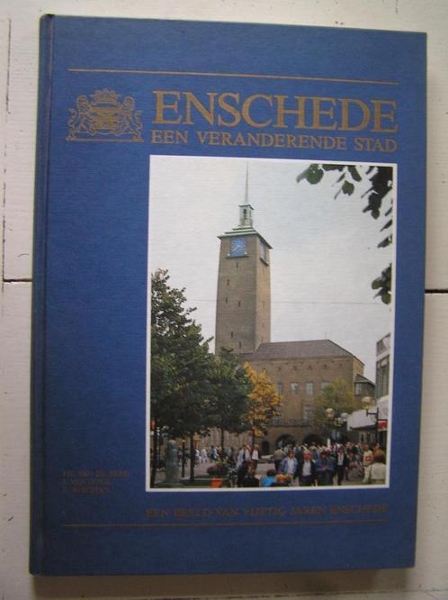 Enschede een veranderende stad., Boeken, Geschiedenis | Stad en Regio, Gelezen, Ophalen of Verzenden