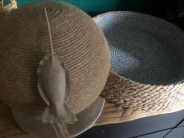 Kattenmand/ stoel en krabbol beschikbaar voor biedingen