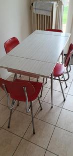 Retro Eettafel met Rode Stoelen, Huis en Inrichting, Complete eetkamers, Ophalen, Gebruikt, Retro, 4 tot 6 stoelen