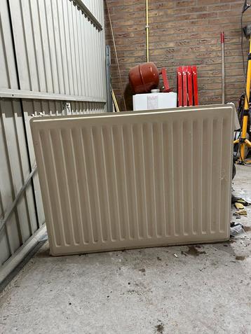 Radiator 80 x 60 inclusief muurbeugels 