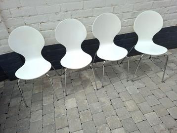 4x witte vlinderstoelen stapelstoelen Makro Diego beschikbaar voor biedingen