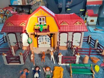 Zeer groot set van de manege van Playmobil. beschikbaar voor biedingen