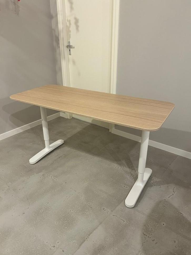 IKEA BEKANT bureau – eikenfineer/wit – 160x80 cm, Huis en Inrichting, Bureaus, Zo goed als nieuw, Bureau, In hoogte verstelbaar