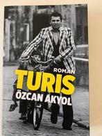 Özcan Akyol - Turis, Ophalen of Verzenden, Zo goed als nieuw, Özcan Akyol