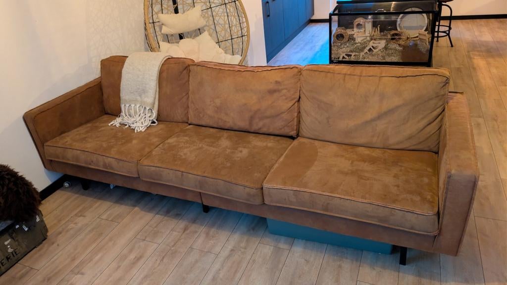 Gratis op te halen: Oude maar nette bank, Huis en Inrichting, Ophalen, 250 tot 300 cm, Gebruikt, Rechte bank