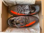 Yeezy 350 Carbon Beluga 44 2/3, Kleding | Heren, Schoenen, Overige kleuren, Nieuw, Ophalen of Verzenden, Sneakers of Gympen