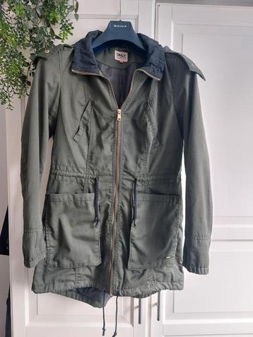 Only winterjas / tussenjas maat L beschikbaar voor biedingen