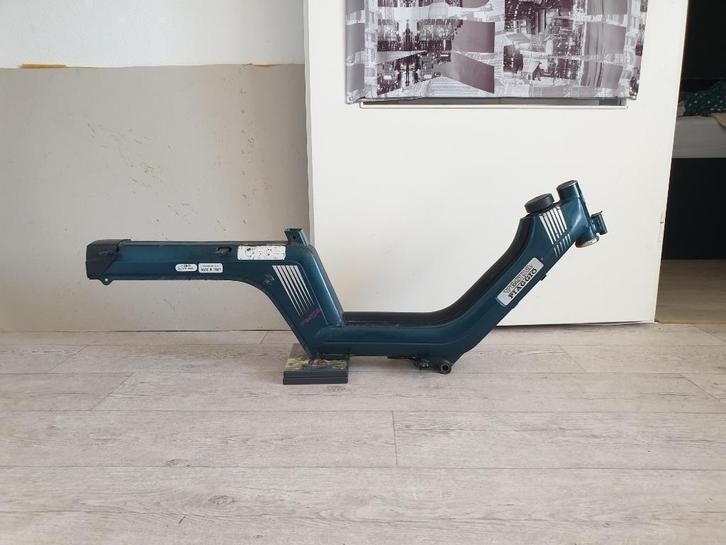 Vespa Si frame met blauw kenteken Piaggio snorfiets, Fietsen en Brommers, Brommeronderdelen | Snorfietsen, Gebruikt, Vespa, Frame