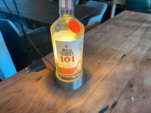 Lamp gemaakt van whiskey fles touch schakelaar, Huis en Inrichting, Lampen | Tafellampen, Nieuw, Minder dan 50 cm, Glas, Metaal