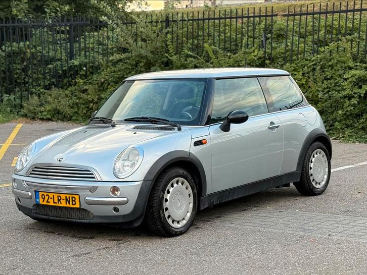 Mini 1.6 16V ONE AUT 2003 Grijs, Auto's, Mini, One, Airbags, Airconditioning, Bluetooth, Elektrische ramen, Radio, USB, Benzine