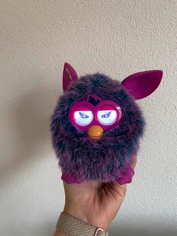Furby met doos - 1 oor defect beschikbaar voor biedingen