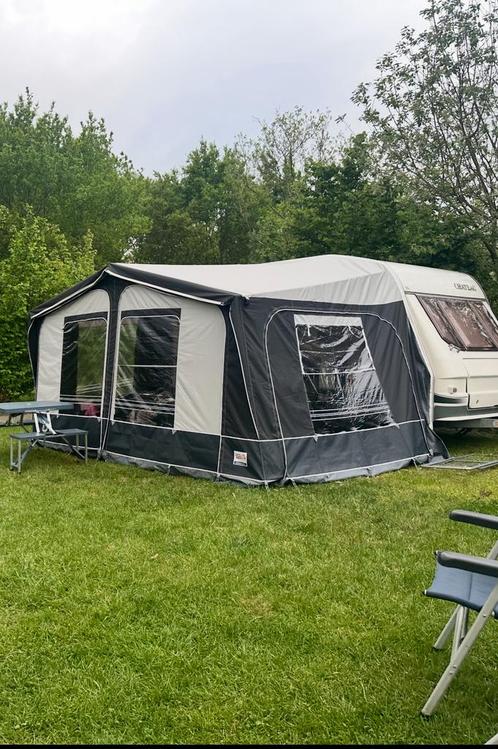 Chateau Calista 390 CF  - mover - voortent, luifel, Caravans en Kamperen, Caravans, Particulier, tot en met 4, 750 - 1000 kg, Treinzit