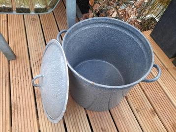 Emaille wasketel met deksel beschikbaar voor biedingen