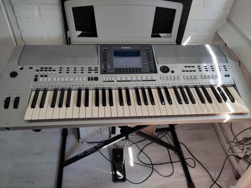 Keyboard Yamaha PSR-S700, Muziek en Instrumenten, Keyboards, Gebruikt, 61 toetsen, Yamaha, Aanslaggevoelig, Met standaard, Midi-aansluiting