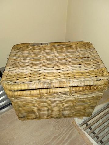 Rotan mand  beschikbaar voor biedingen