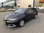 Toyota Auris Touring Sports 1.8 Hybrid Executive, Gebruikt, Euro 6, Leder en Stof, Zwart