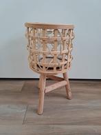 Rieten kaarsenhouder/vaas op poten, Huis en Inrichting, Woonaccessoires | Zuilen en Pilaren, Ophalen, Zo goed als nieuw