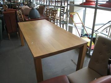 Grote nette wit eiken eettafel beschikbaar voor biedingen