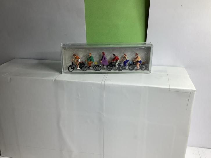 Preiser H0 elektrische Fietsers - Nieuwstaat, Hobby en Vrije tijd, Modeltreinen | H0, Nieuw, Natuur, Ophalen of Verzenden