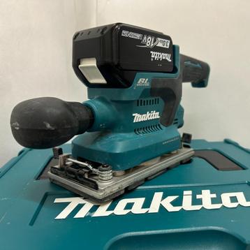 Makita DBO380Z Vlakschuurmachine + 18V 3.0Ah Accu beschikbaar voor biedingen