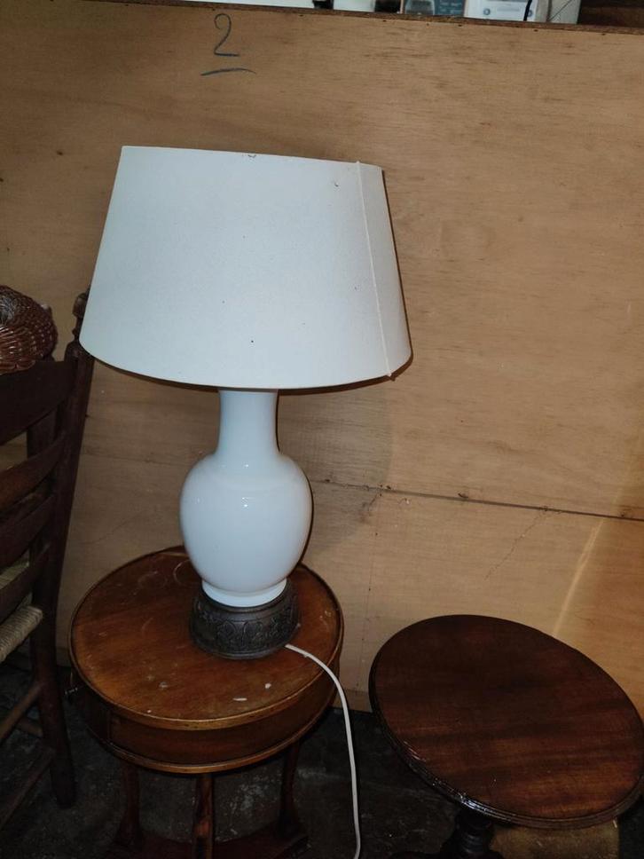 Witte vintage tafellamp, Huis en Inrichting, Lampen | Hanglampen, Gebruikt, 50 tot 75 cm, Glas, Metaal, Ophalen