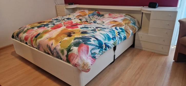 Bedombouw met achterwand en nachtkastjes, Huis en Inrichting, Slaapkamer | Bedden, Gebruikt, Tweepersoons, 180 cm, Hout, Ophalen of Verzenden