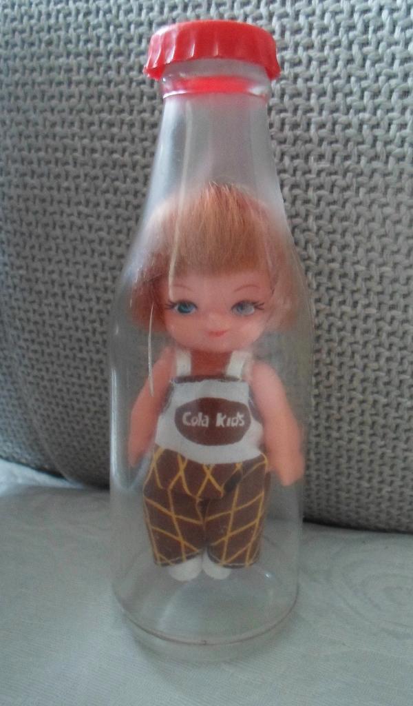 Cola popje in flesje. Cola Kids. Jaren '70., Verzamelen, Merken en Reclamevoorwerpen, Zo goed als nieuw, Overige typen, Ophalen of Verzenden