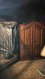 Halloween kast, Ophalen