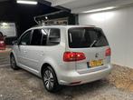 Volkswagen Touran 1.6 TDI Highline BlueMotion 105PK 2011 NAV, Auto's, Volkswagen, Euro 5, Gebruikt, 4 cilinders, Alcantara