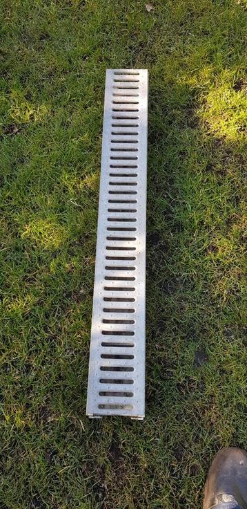 1 x Aco lijngoot 1m lang voor afvoer regenwater terras

 beschikbaar voor biedingen
