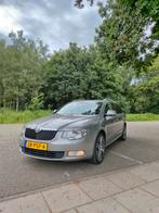 Skoda Superb 3.6 FSI V6 Combi 4X4 DSG 2011 Beige, Auto's, Skoda, Zwart, 2000 kg, Beige, Vierwielaandrijving