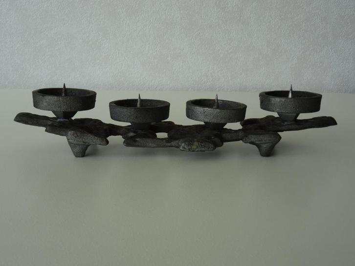 Vintage design kandelaar van gietijzer voor 4 kaarsen, Huis en Inrichting, Woonaccessoires | Kandelaars en Kaarsen, Minder dan 25 cm