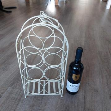 Brocant wijnrek voor 6 flessen beschikbaar voor biedingen