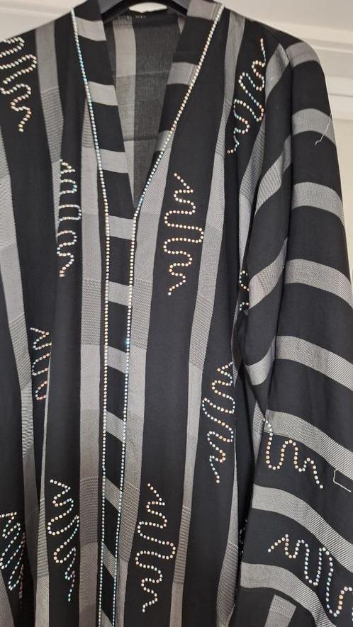 ZEER MOOIE ZWARTE ABAYA met zilveren glitters., Kleding | Dames, Gelegenheidskleding, Zo goed als nieuw, Overige typen, Maat 42/44 (L)