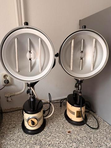 Twee Hanau Antieke UV/IR lampen beschikbaar voor biedingen