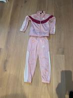 Adidas trainingspak roze maat 128, Ophalen of Verzenden, Zo goed als nieuw, Meisje, Sport- of Zwemkleding