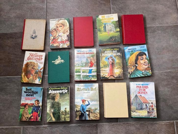 15 boeken van Nel schuttevaer-Velthuys, Boeken, Streekboeken en Streekromans, Ophalen of Verzenden