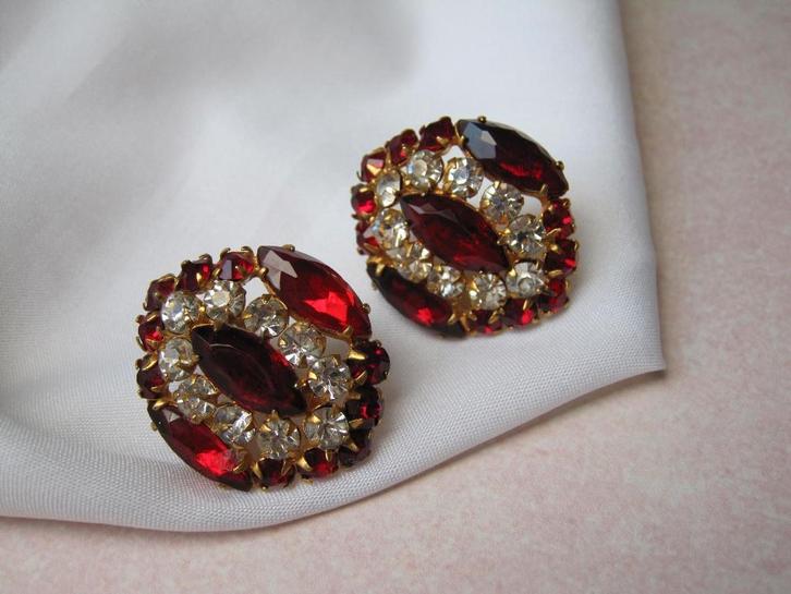 Oorbellen rode en heldere rijnstenen /schroefmodel, Sieraden, Tassen en Uiterlijk, Oorbellen, Zo goed als nieuw, Overige materialen
